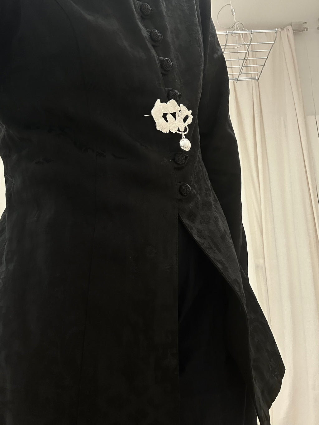 Broche I